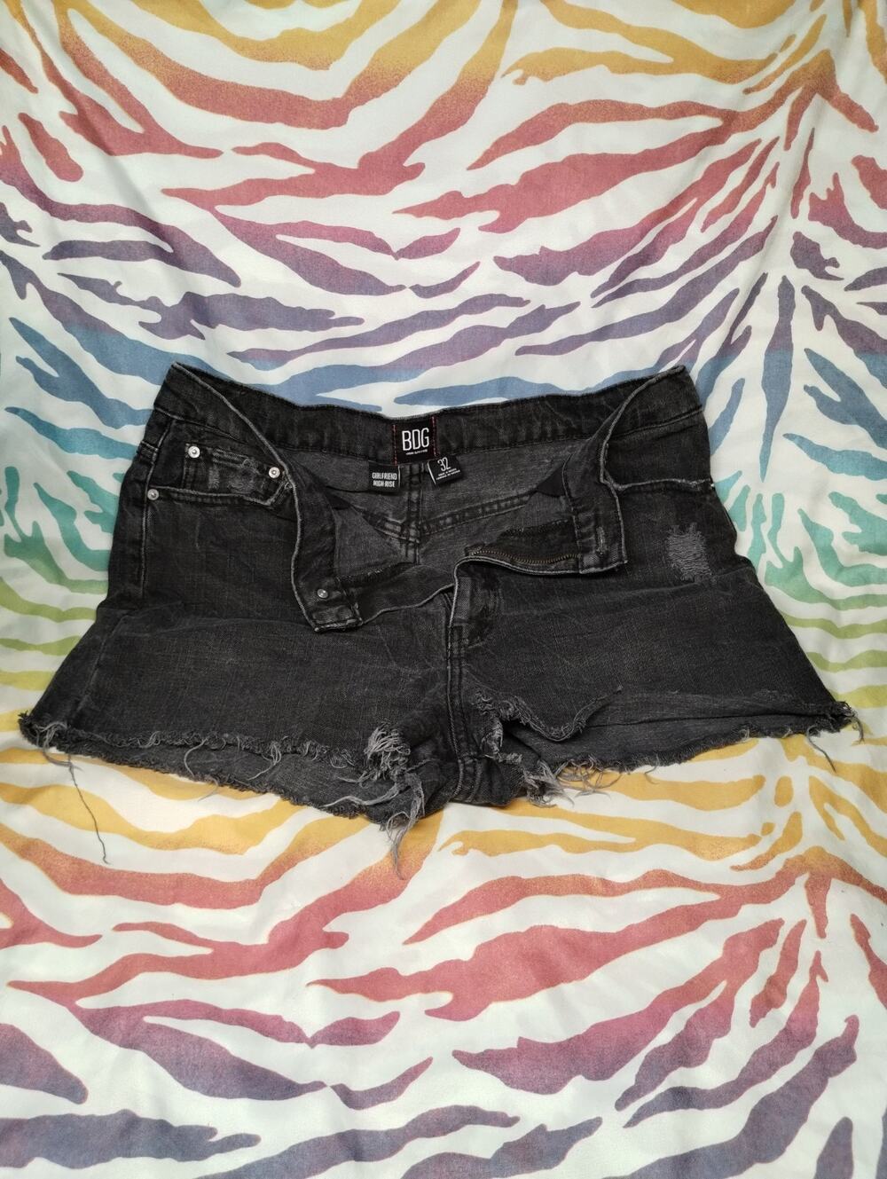 BDG Urban Outfitters Girlfriend High Rise Black Distressed Denim Shorts Size 32